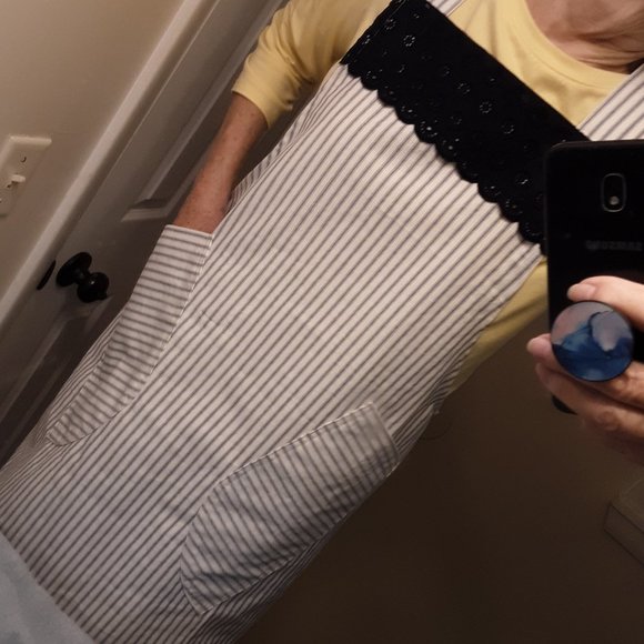 Cross Back Apron - Picture 3 of 3